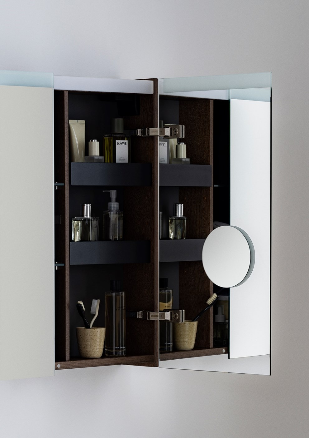 badrum och spegelskåp